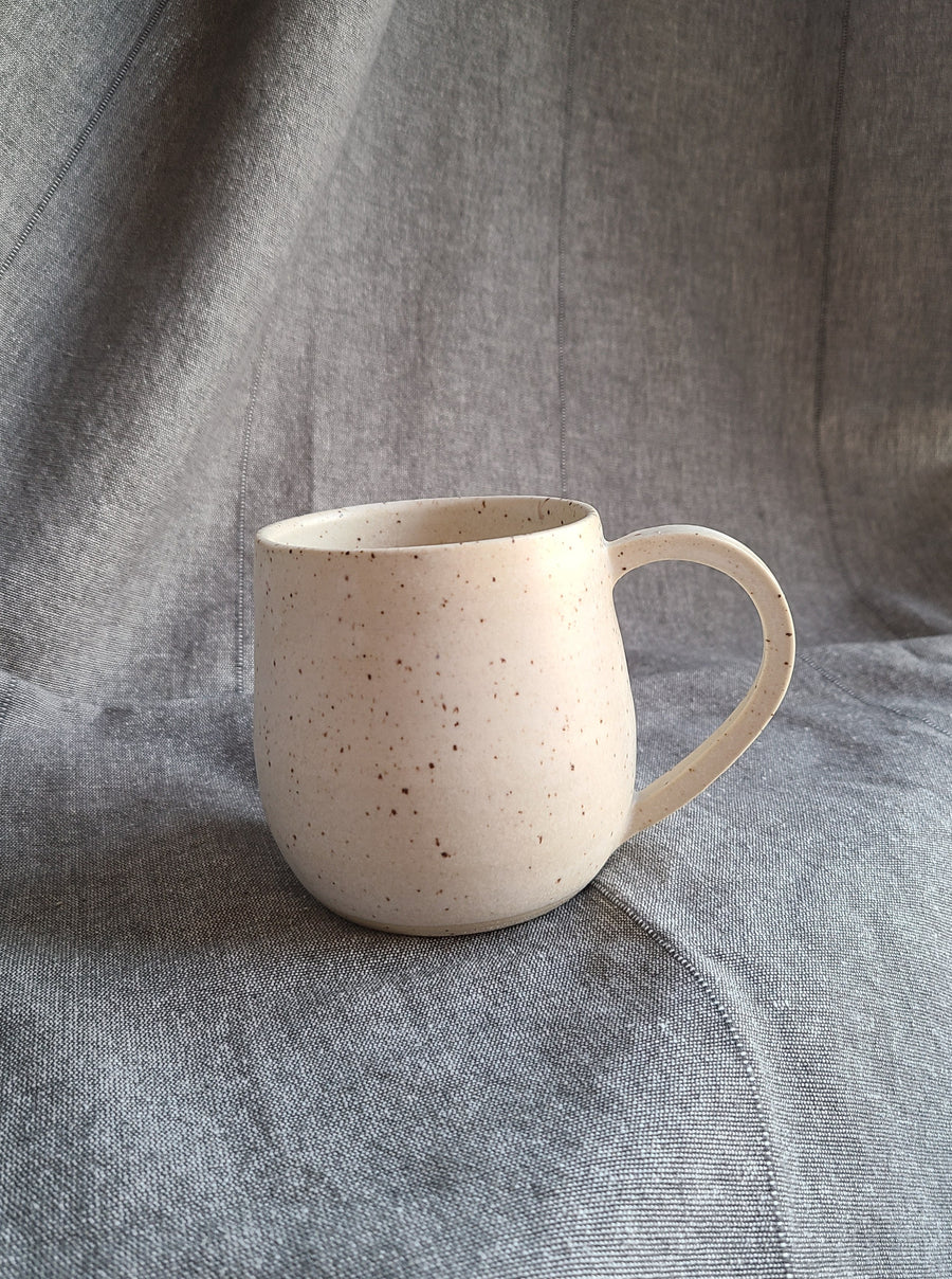 speckled mug by Ed Poterie