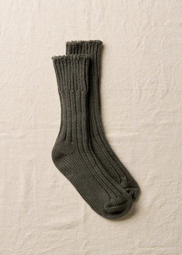 Thick ribbed socks by Yahae