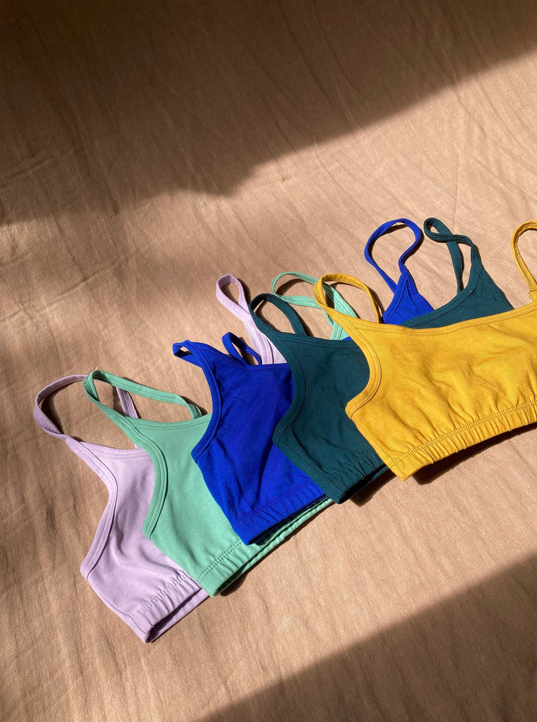 White Sports Bras: Sale up to −64%