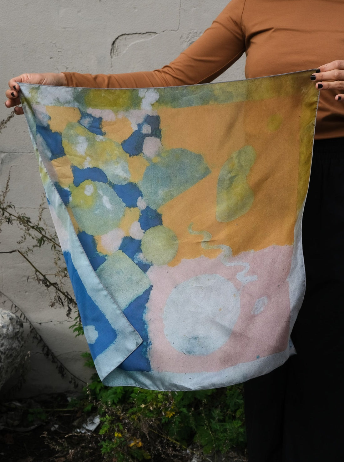 Silk scarf No6013, paper remnants