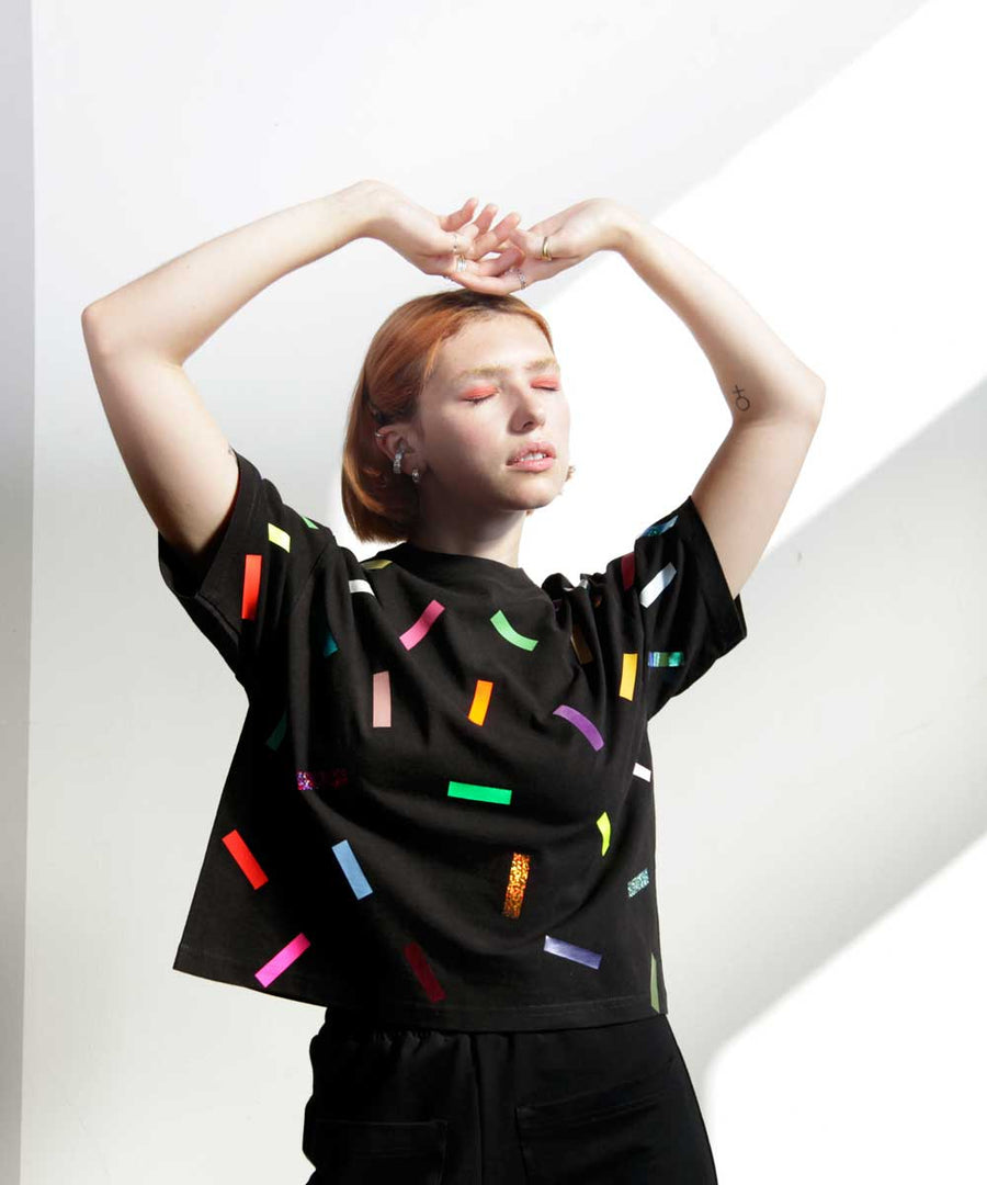 T-shirt boxy imprimé paillettes par OKAYOK